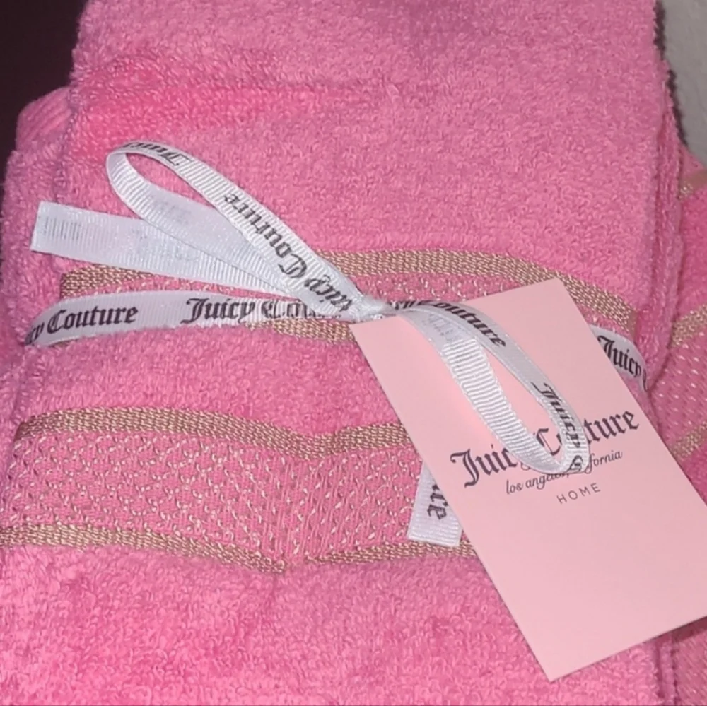 💕NWT 3pc Juicy Couture Pink Towel Set